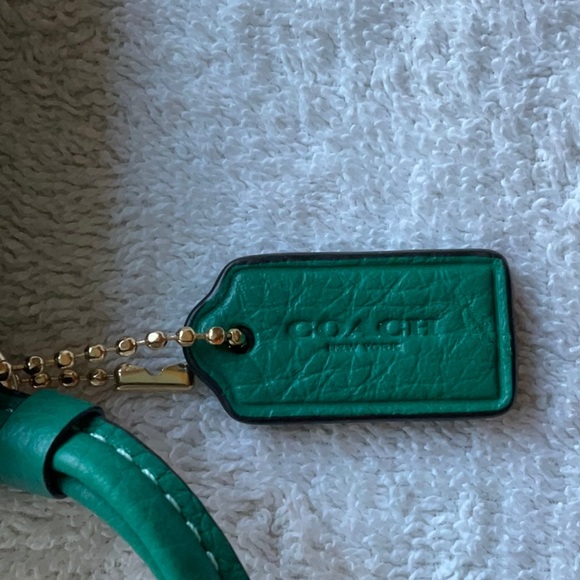 💚 COACH DOUBLE CORNER ZIP WRISTLET 💚 - Picture 13 of 16